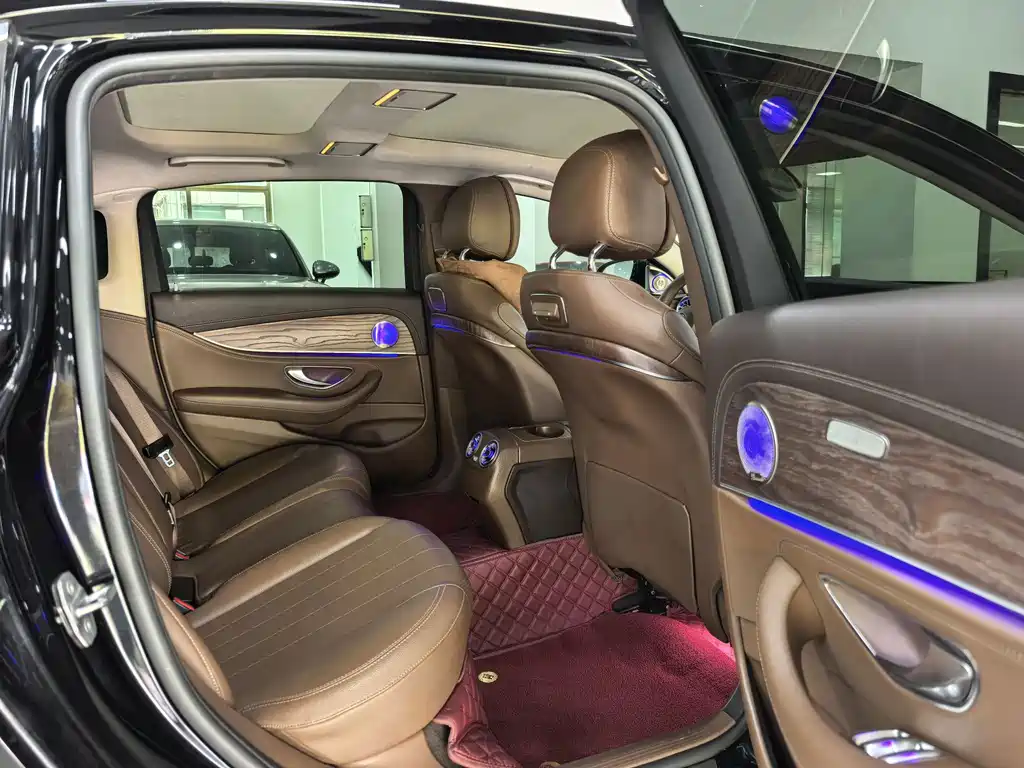Mercedes-Benz E-Class — миниатюра 12