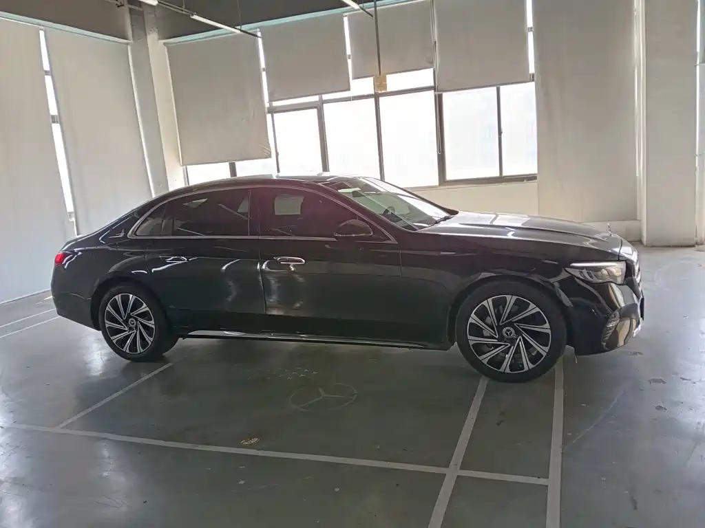 Mercedes-Benz E-Class — миниатюра 8