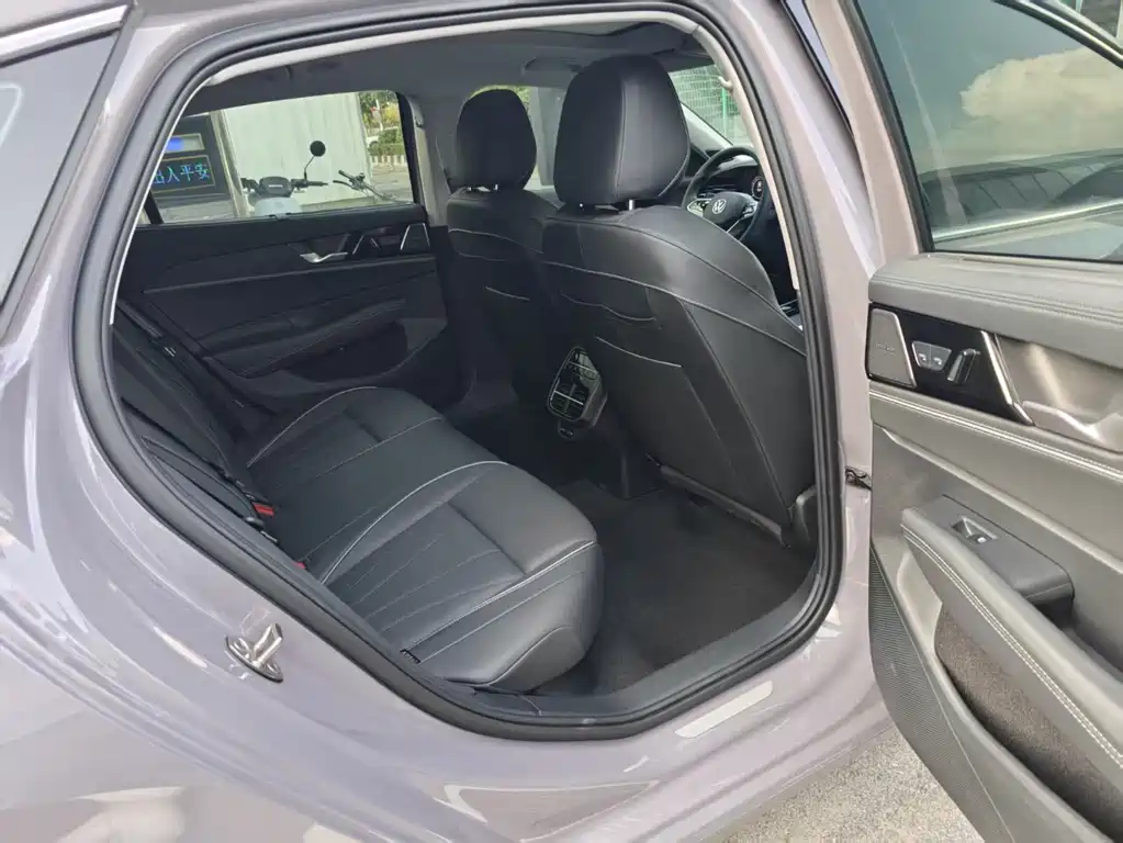 Volkswagen Passat 2025 Pro 380TSI