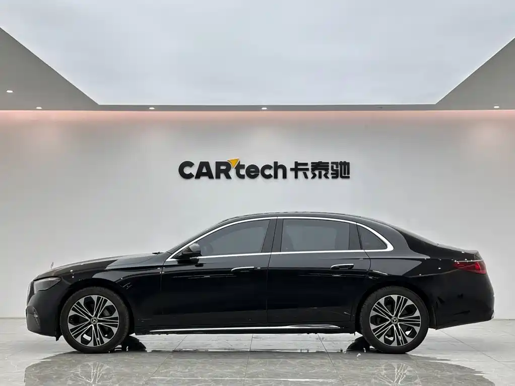 Mercedes-Benz E-Class — миниатюра 2