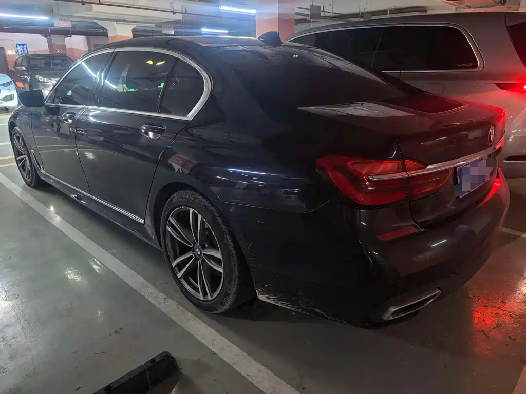BMW 7 Series — миниатюра 7