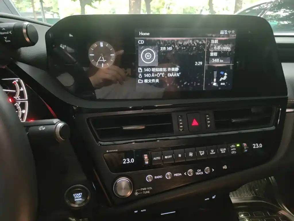 Lexus ES — миниатюра 13