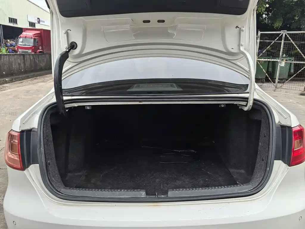 Volkswagen Sagitar — миниатюра 15