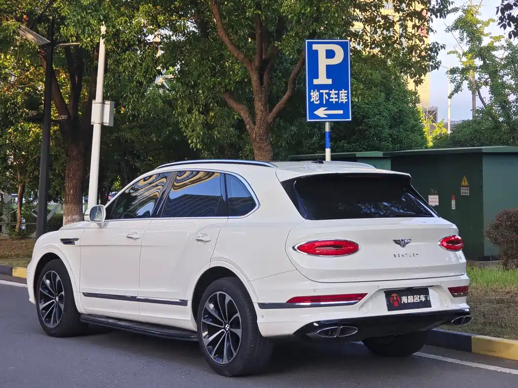 Bentley Bentayga — миниатюра 4