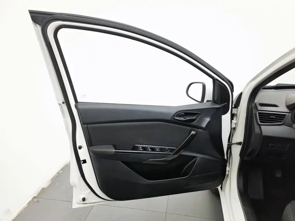 Baojun 310 — миниатюра 8