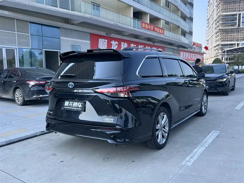 Toyota Sienna — миниатюра 8