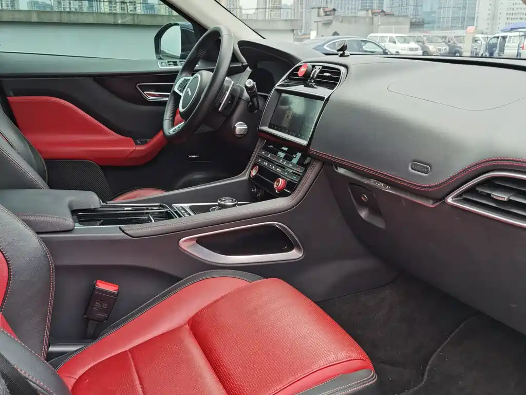 Jaguar F-PACE 2.0T 4WD Urban Premium Edition, фото 13