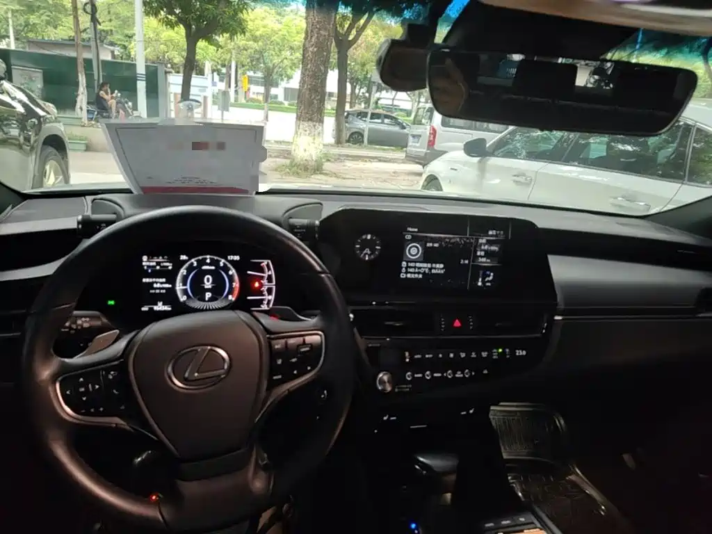Lexus ES — миниатюра 10
