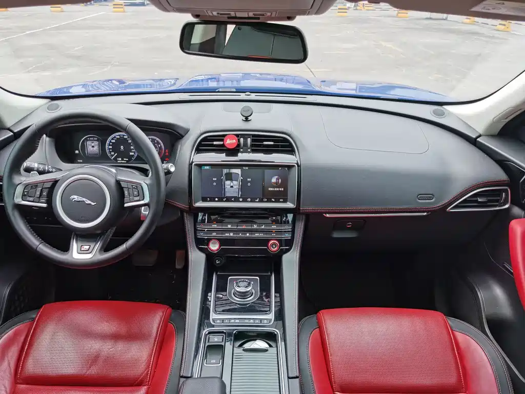 Jaguar F-PACE 2.0T 4WD Urban Premium Edition, фото 11