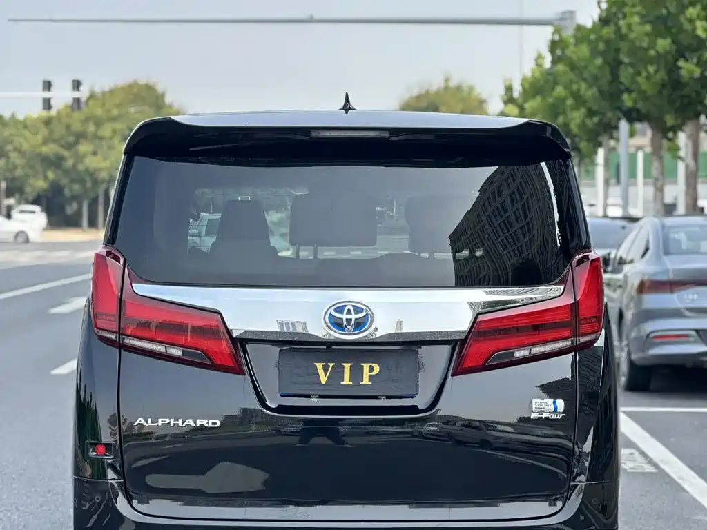 Toyota Alphard — миниатюра 5