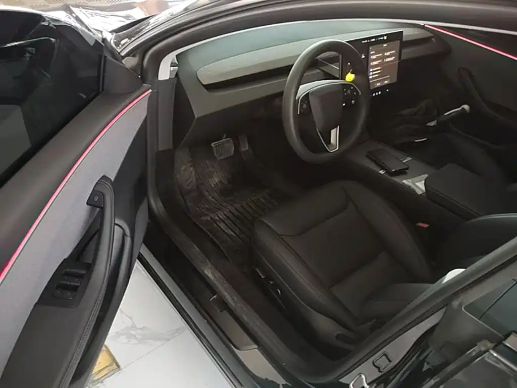 Tesla Model 3 — миниатюра 16