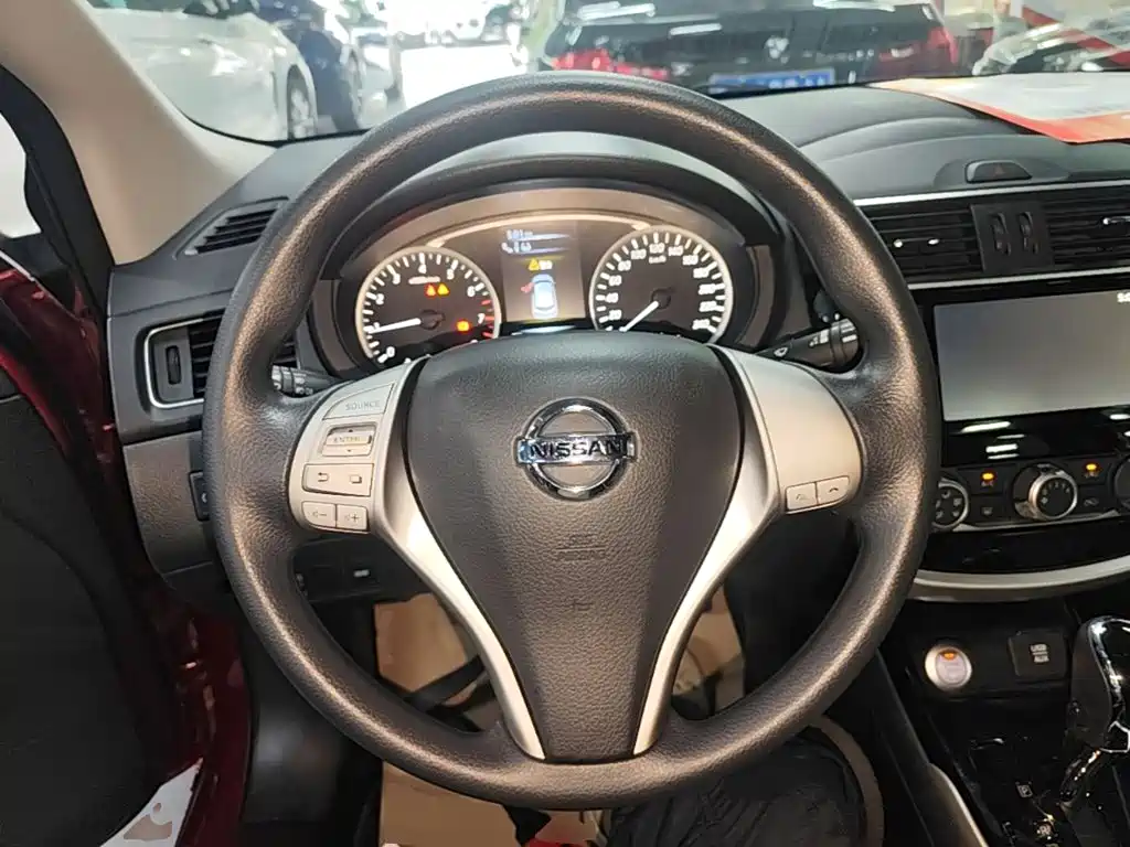 Nissan Tiida — миниатюра 11