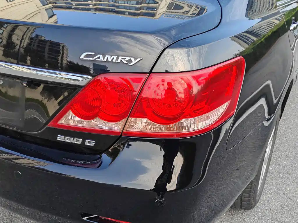 Toyota Camry — миниатюра 8