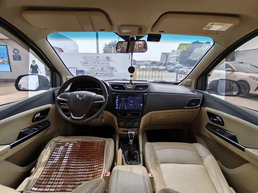 Wuling Hongguang — миниатюра 13