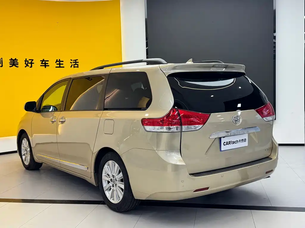 Toyota Sienna — миниатюра 23