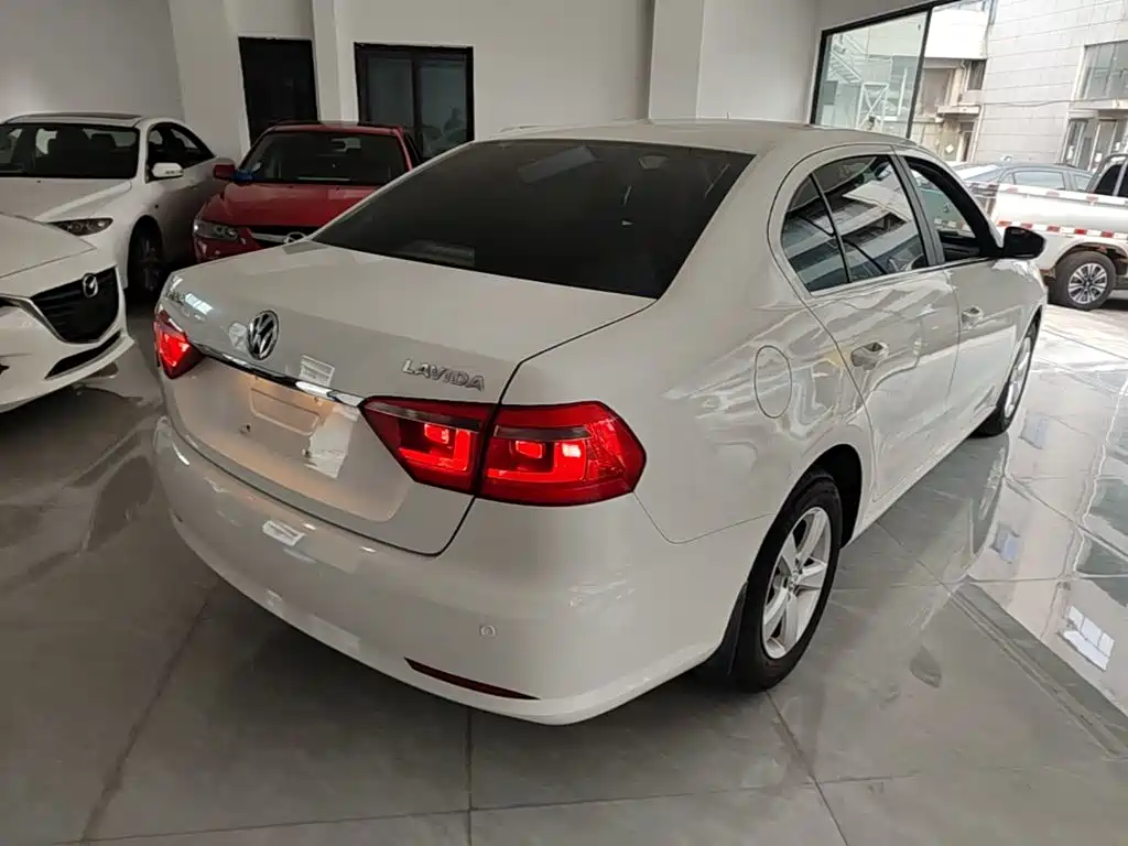 Volkswagen Lavida — миниатюра 7