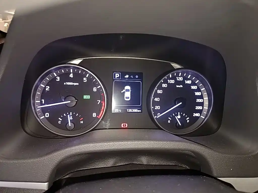 Hyundai Elantra — миниатюра 12