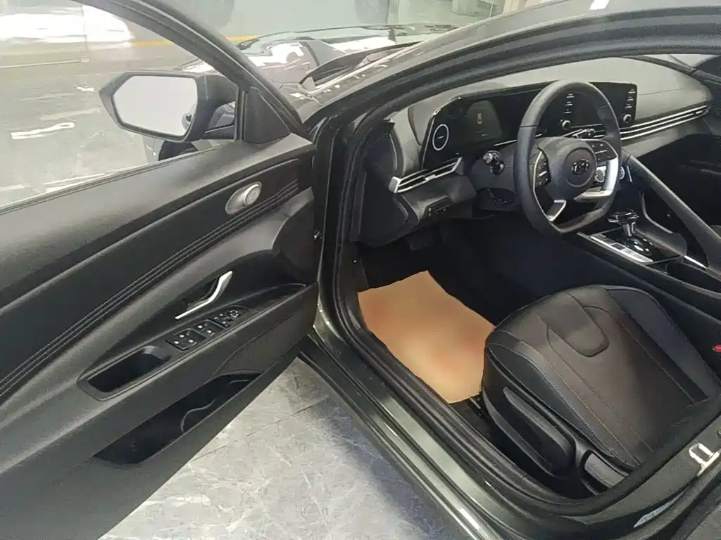 Hyundai Elantra — миниатюра 16