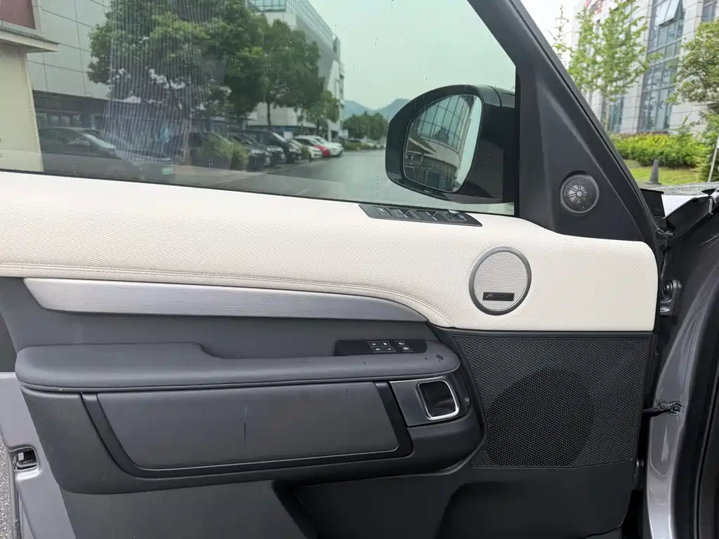 Land Rover Discovery 2021 360PS R-Dynamic SE