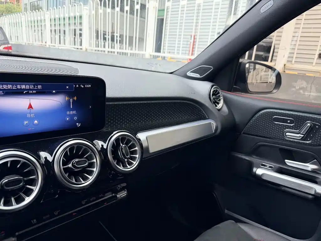 Mercedes-Benz GLB AMG — миниатюра 15
