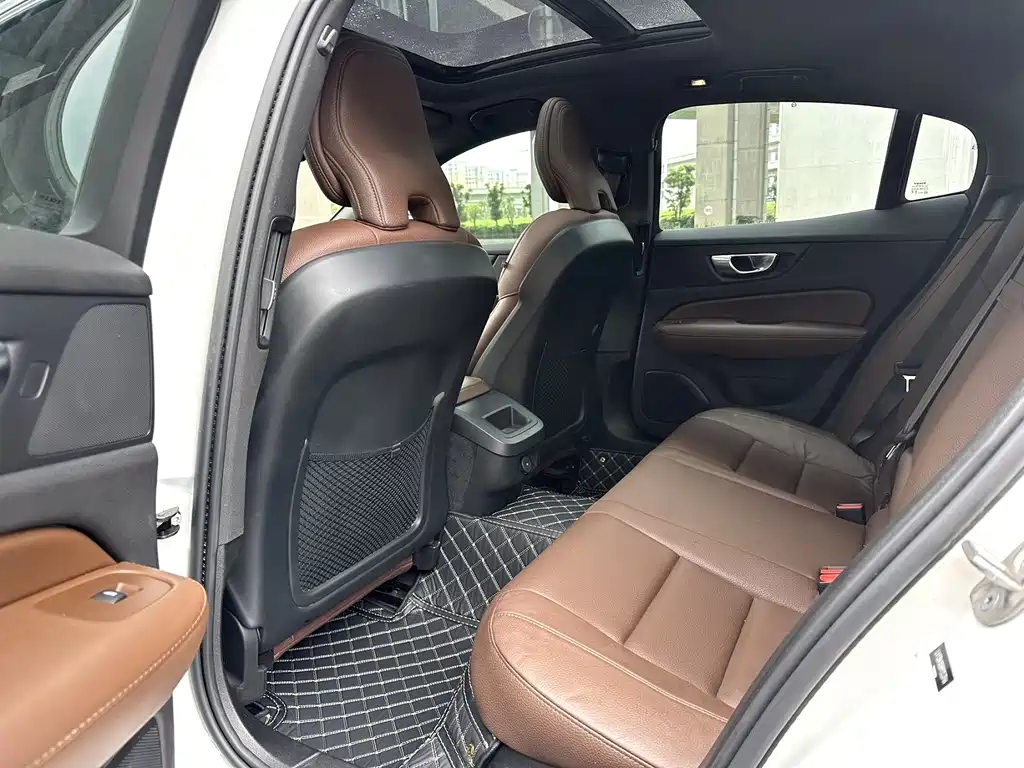 Volvo S60 — миниатюра 6