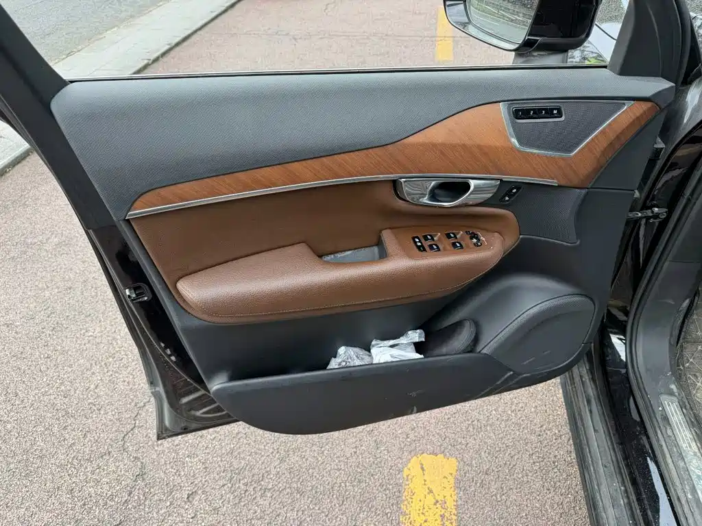 Volvo XC90 — миниатюра 6
