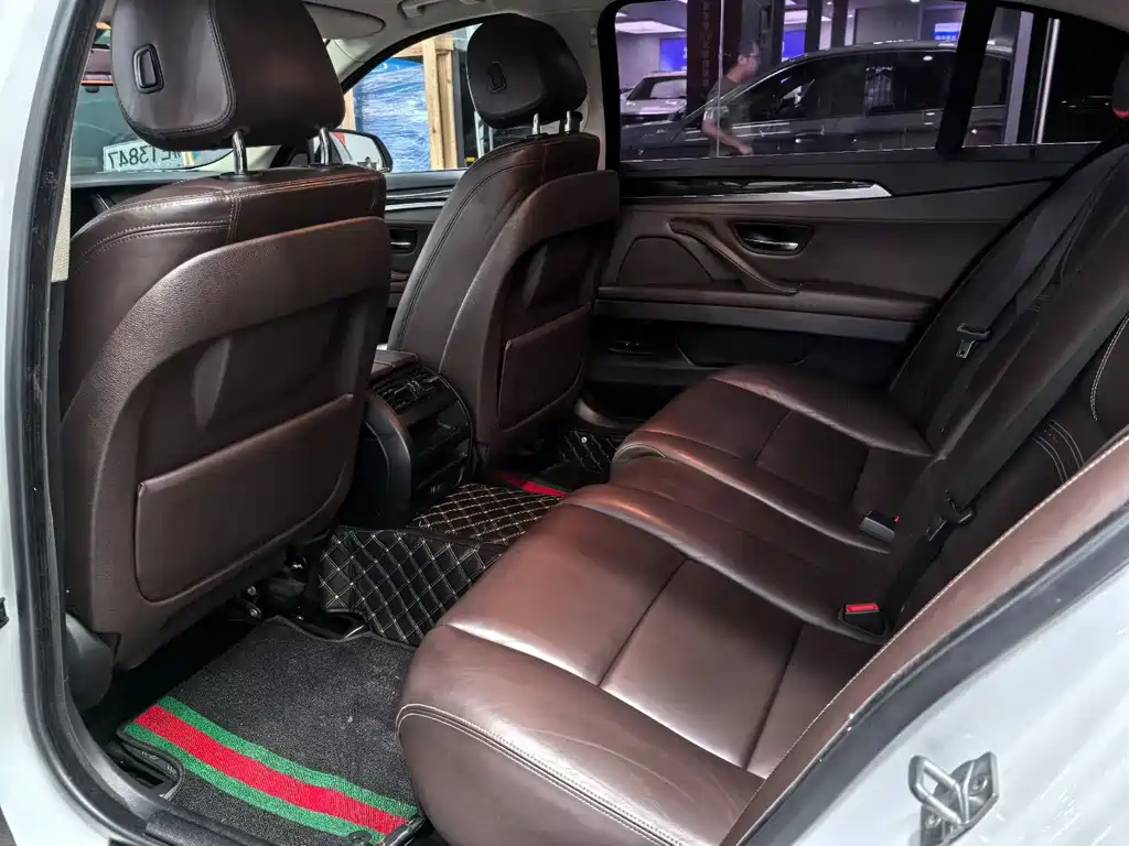 BMW 5 Series — миниатюра 5