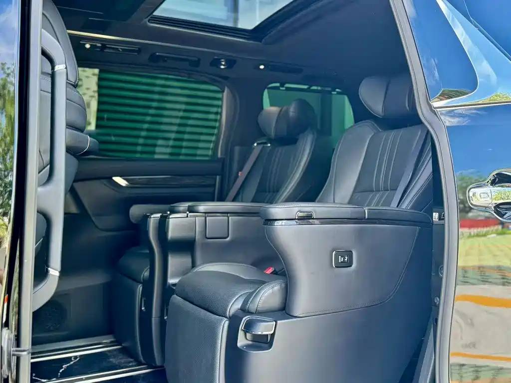 Lexus LM — миниатюра 5