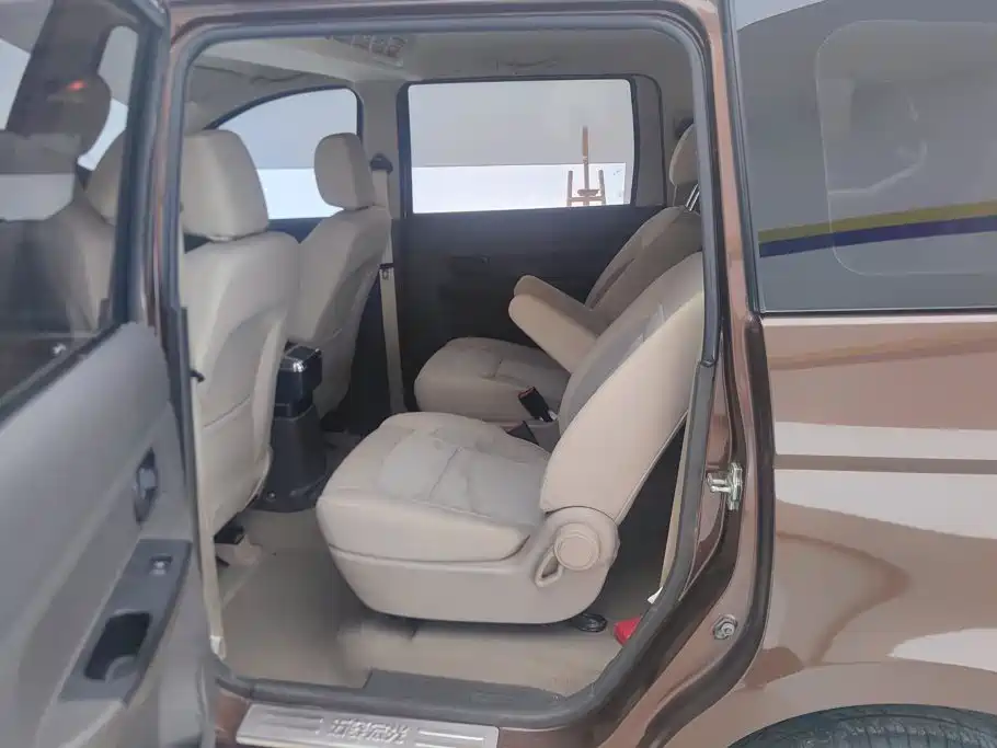 Wuling Hongguang — миниатюра 11