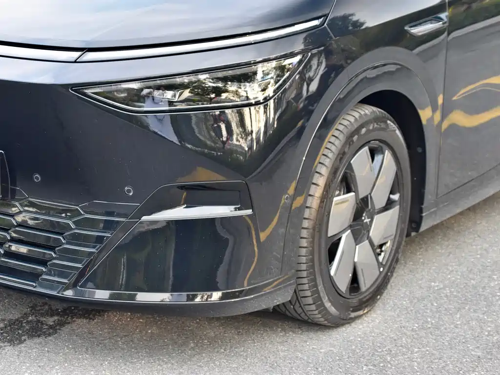 XPeng X9 — миниатюра 6