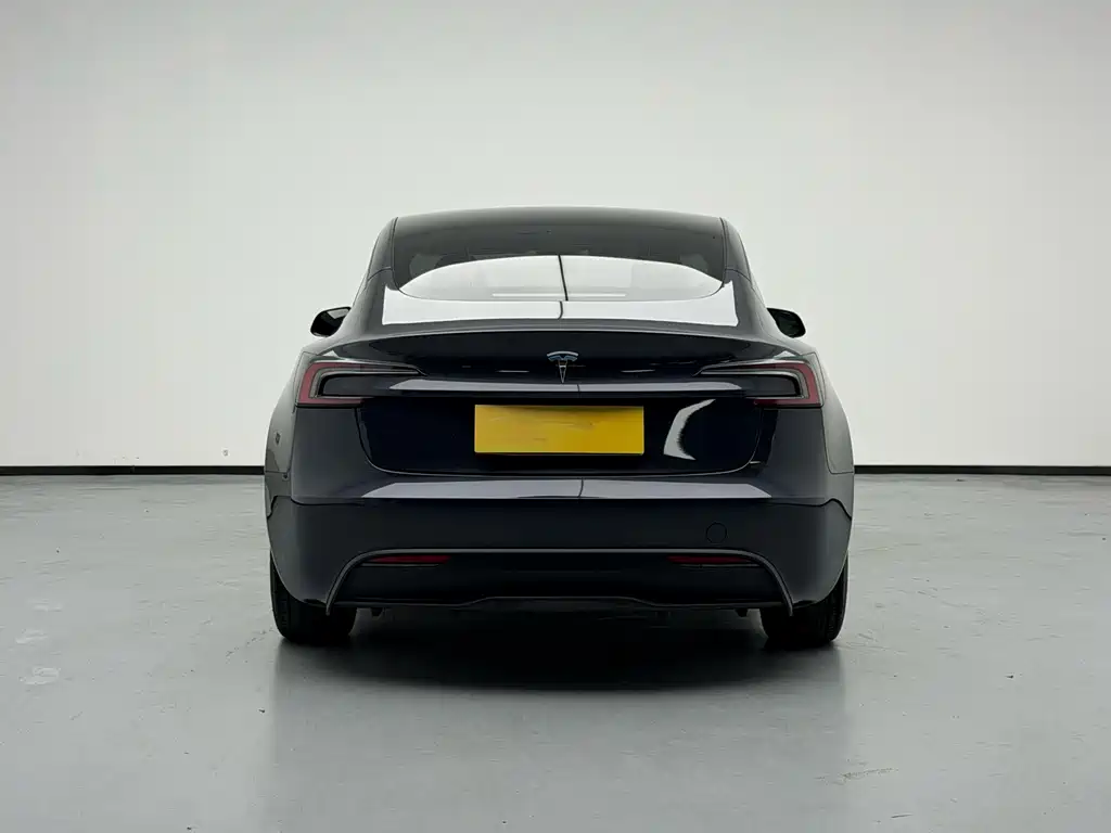 Tesla Model 3 — миниатюра 3