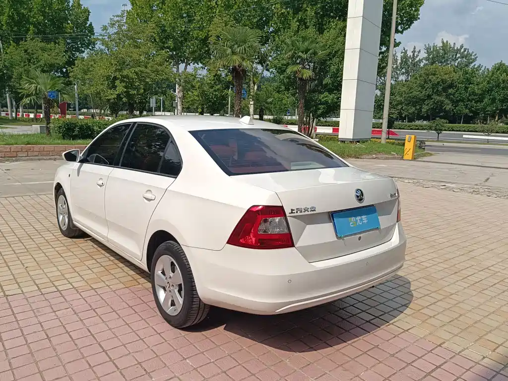 Skoda Rapid — миниатюра 16