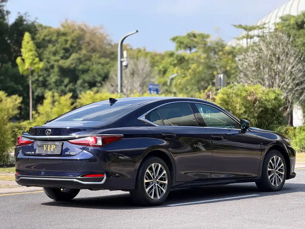 Lexus ES — миниатюра 12