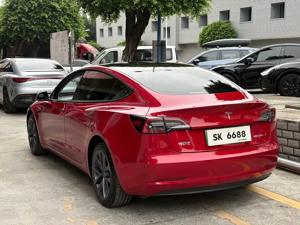 Tesla Model 3 — миниатюра 5