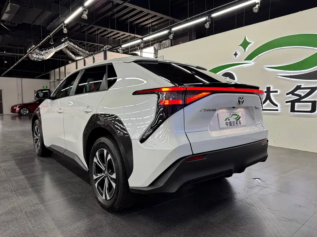 Toyota bZ4X — миниатюра 4