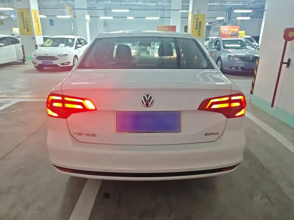 Volkswagen Bora — миниатюра 6
