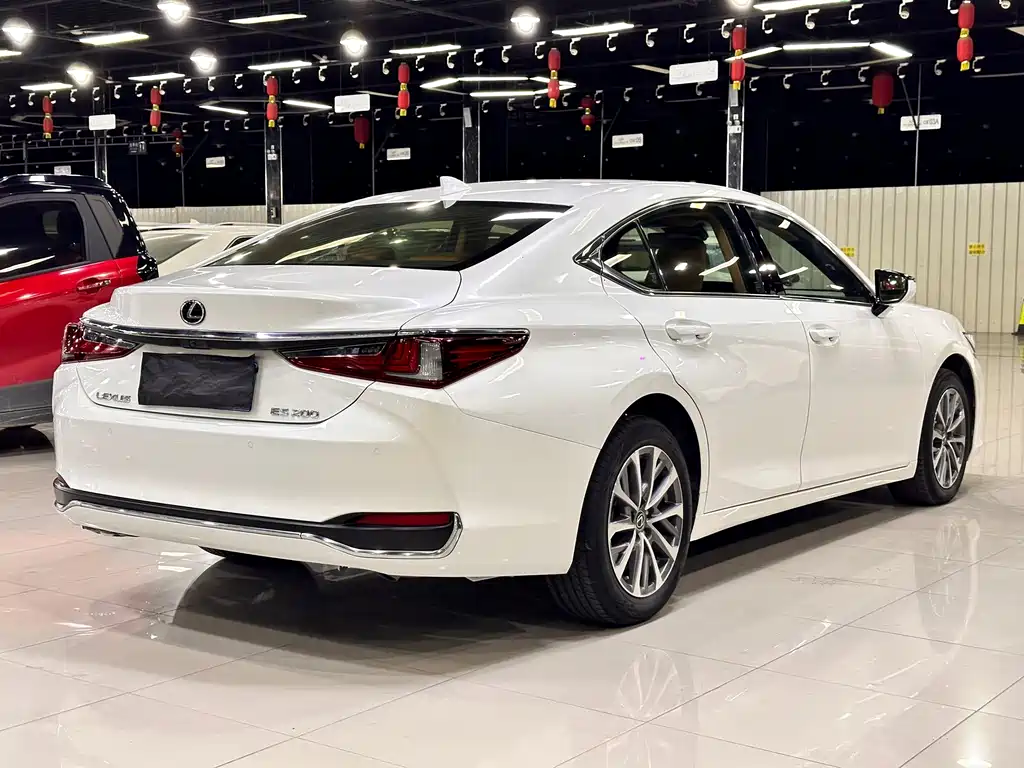 Lexus ES — миниатюра 11