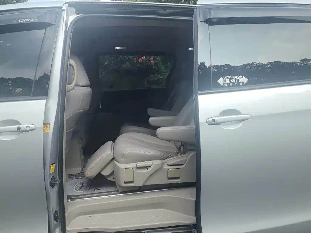 Toyota Previa — миниатюра 8