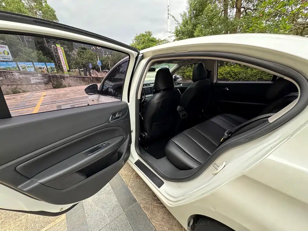 Peugeot 408 — миниатюра 11
