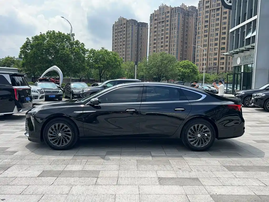 Buick LaCrosse 2025 28T Platinum