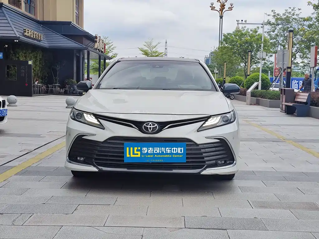 Toyota Camry — миниатюра 2