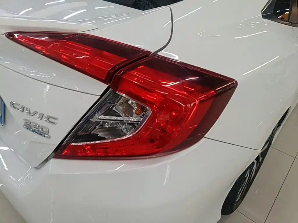 Honda Civic — миниатюра 8