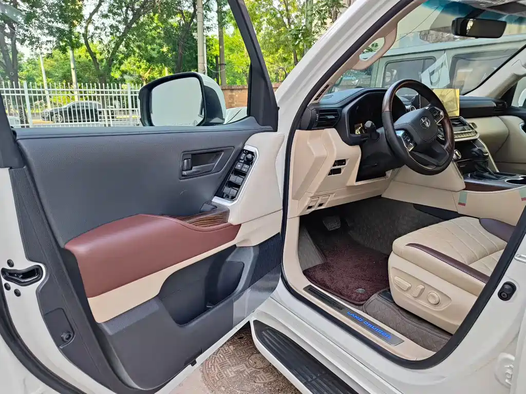 Toyota Land Cruiser — миниатюра 8