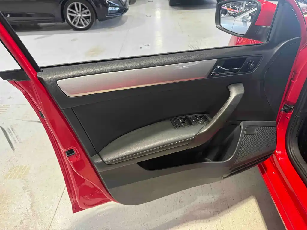Skoda Rapid Spaceback — миниатюра 5