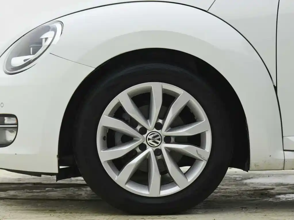 VOLKSWAGEN BEETLE
