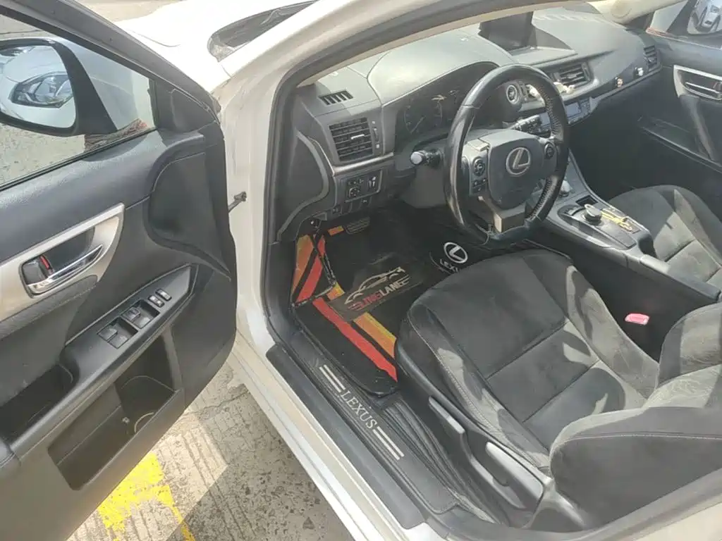 Lexus CT — миниатюра 16