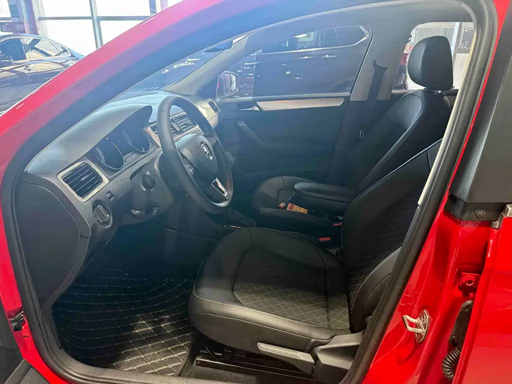 Skoda Rapid Spaceback — миниатюра 6