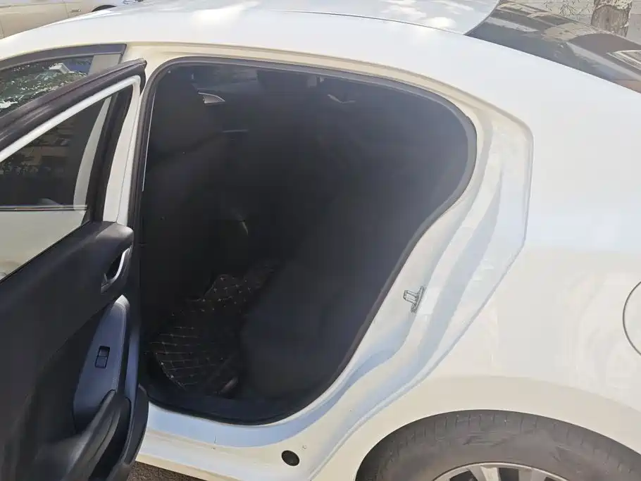 Mazda 3 Axela — миниатюра 11