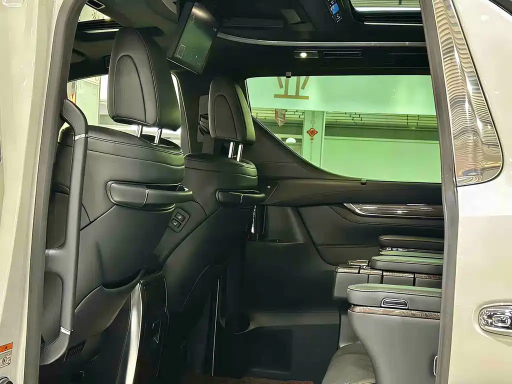 Toyota Alphard - фото 12