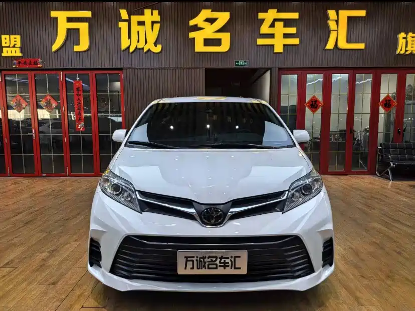 Toyota Sienna — миниатюра 2